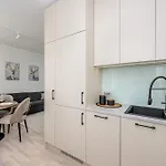Newly Renovated 1-bedroom In The Heart Of Lejlighed *