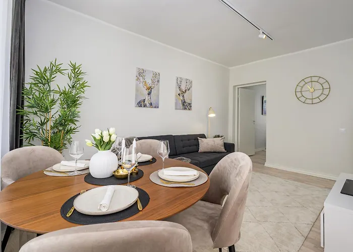 Newly Renovated 1-bedroom In The Heart Of Apartment *