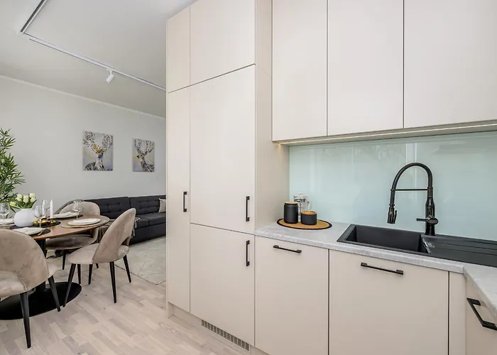 Newly Renovated 1-bedroom In The Heart Of アパート *