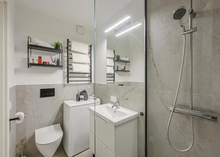 Newly Renovated 1-bedroom In The Heart Of アパート *