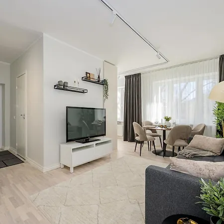 Newly Renovated 1-bedroom In The Heart Of * טאלין