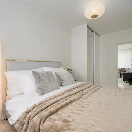 Newly Renovated 1-bedroom In The Heart Of * טאלין